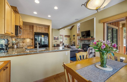 Tamarack Resort House | Ski in/out to the Buttercup Chairlift, pet-friendly, hot tub, gas firepit