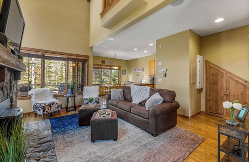 Tamarack Resort House | Ski in/out to the Buttercup Chairlift, pet-friendly, hot tub, gas firepit