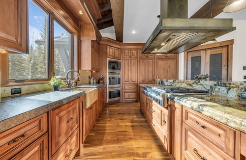 Park City House | Ski-in/ski-out luxe Colony chalet, views, hot tub, game room!