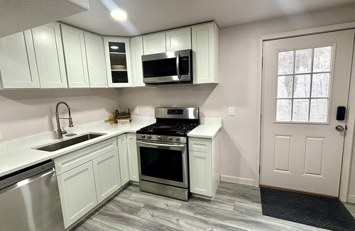 Salt Lake County Apartment | SLC - Peaceful & Spacious 3-Bedroom 1 Bath Bsmt APT in delightful West Jordan