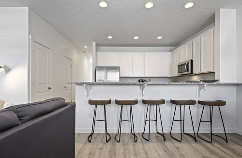 Nampa House | Sleek Sparkling Clean Townhome!