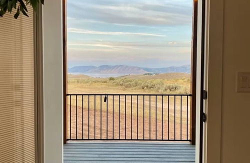 Sweetwater House | Sleeps 25+, Game Room, Ideal Beach Pass, Private Hot tub, BBQ Grill