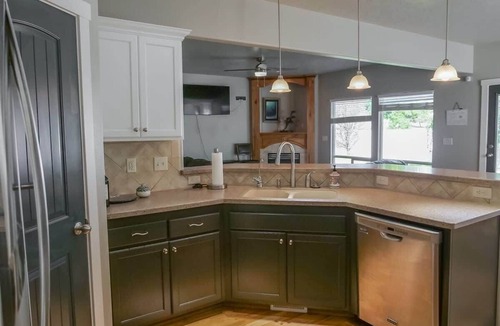 Meridian House | Sleeps 25 | Theater Room | Near Roaring Springs | Large Meridian Home