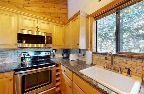 Warm Springs Condo | Smokey Plaza Condo 1 - Cozy Mountain Abode with Scenic View