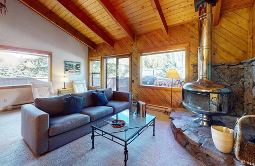 Warm Springs Condo | Smokey Plaza Condo 1 - Cozy Mountain Abode with Scenic View
