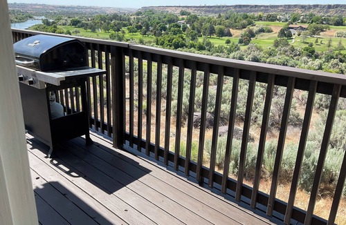 Buhl House | Snake River canyon 3 bedroom house in Buhl overlooking the river & golf course.