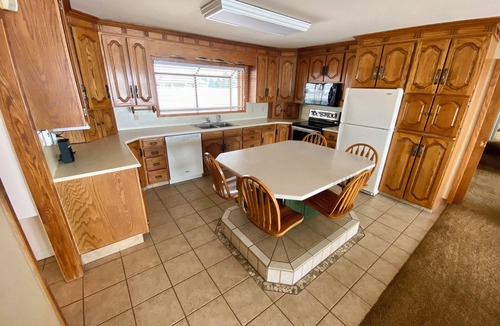 Burley House | Snake River Resort: Riverfront View & Access Boat Ramp, Docks, Boat Rentals.