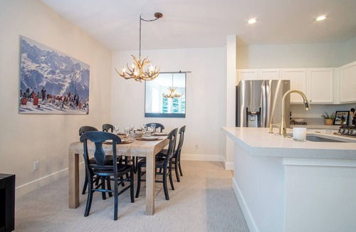 Ketchum Condo | Snow Star Serenade - Hot Tub + Gym + Walk to downtown & ski lifts!