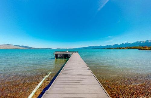Polson House | Soft Sunsets & Still Water at Flathead Condo