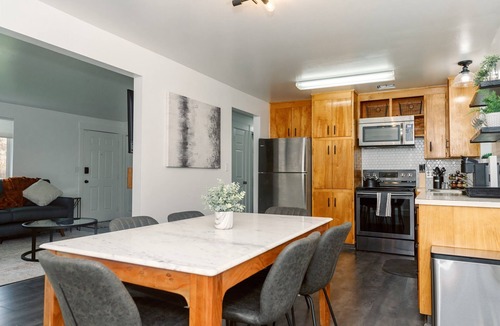Logan House | Spacious 3bd 2bath Home Centrally Located Near USU and Downtown