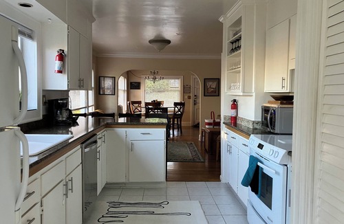 North Queen Anne House | Spacious 4-bedroom house in awesome Seattle with WiFi, AC