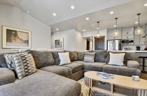 Park City Villa | Spacious 4 Bedroom - New with 3 King Beds and Private Hot-tub