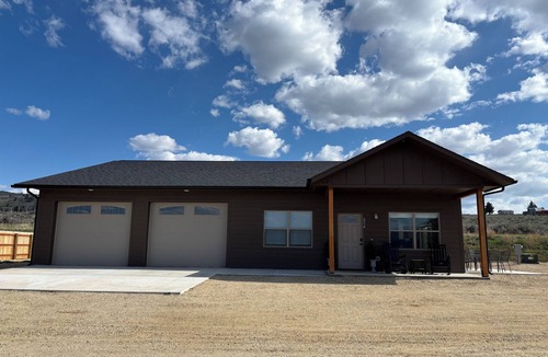Stevensville House | Spacious 4-bedroom house in Stevensville with mountain views