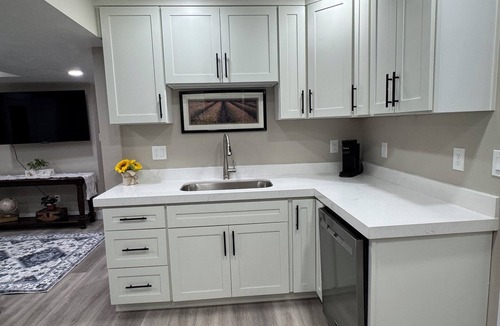 Holladay House | Spacious 5-Bedroom Holladay Retreat with Mount Olympus Views, Skiing & Dining.
