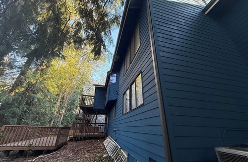Viewpoint House | Spacious 5-bedroom house in peaceful Redmond with AC