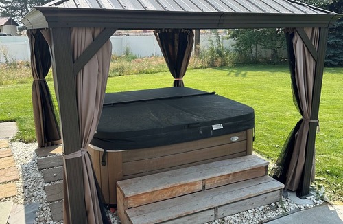 Idaho Falls House | Spacious 5-bedroom house with hot tub, WiFi, and 80 inch big screen TV