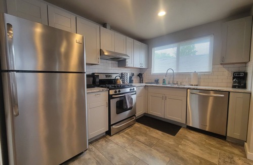 Mount Baker House | Spacious 5br/3ba home with 8bed - Near Airport, Downtown & Train station