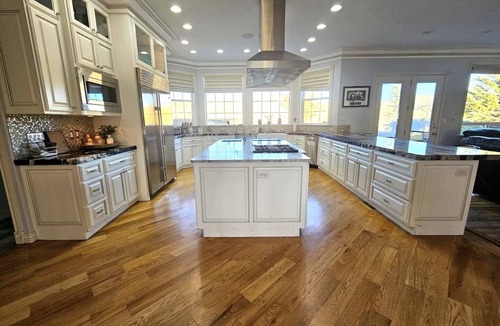 Pocatello House | Spacious 5BR Buckskin Rd: Mt Views, Chefs Kitchen, 3 Living Areas, 8mi to Dining