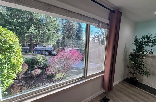 East Lake Hills House | Spacious 5BR Family Home in Bellevue, Mountain Views, Prime Location,Top Schools