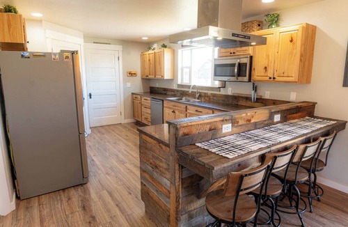 Livingston House | Spacious 6-BDRM AC+Gym+Hot Tub,Gorgeous Mountain View’s, Huge Yard in Livingston