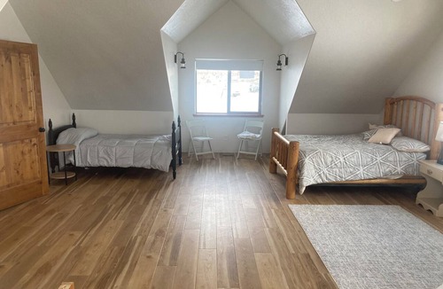 Swanlake Cabin | Spacious 6-bedroom, 6 bathroom lodge at Malad Summit with WiFi, AC.