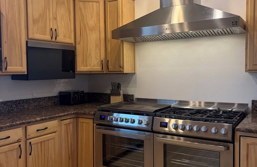 McCammon House | Spacious 6-bedroom house in beautiful McCammon with AC