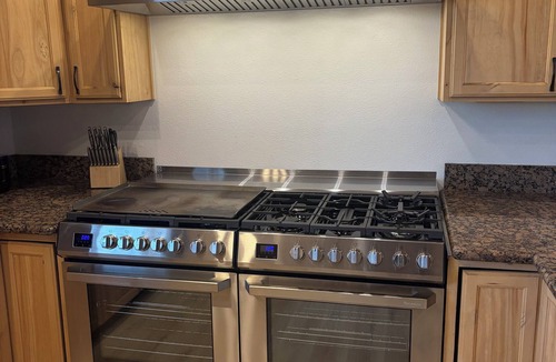 McCammon House | Spacious 6-bedroom house in beautiful McCammon with AC