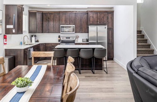 Sweetwater House | Spacious 6-bedroom home with Ideal Beach access in Garden City.