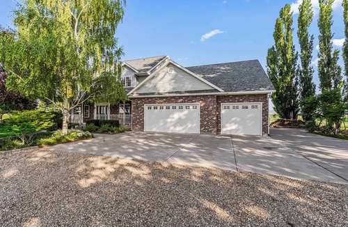 Heyburn House | Spacious 6BR Haven - Game Room - Hot Tub Sleep 28+
