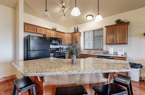 Bear Hollow Village Condo | Spacious condo w/community pool & hot tub, mountain views, centrally located