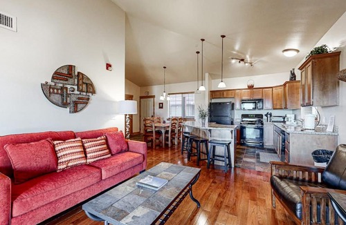 Bear Hollow Village House | Spacious condo with community pool & hot tub mountain views centrally located