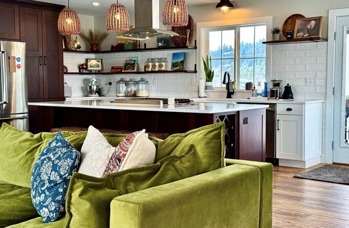 Somers Cottage | Spacious Cottage w/Scenic Pond & Mountain Views