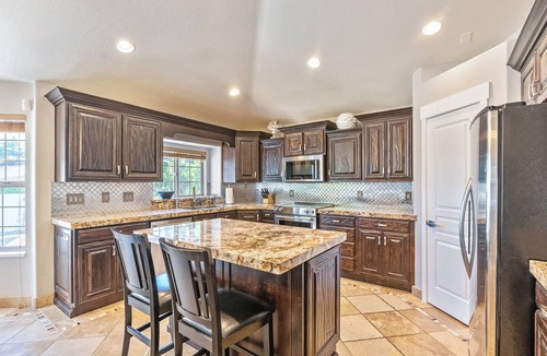 Orem House | Spacious cozy 6 bedroom just 20 minutes from Sundance Ski resort.