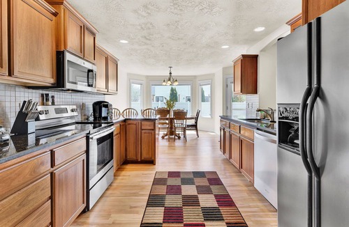 Meridian House | Spacious Cozy Home by Settlers Park - Meridian, ID