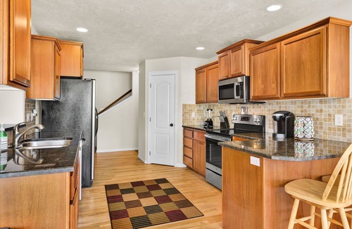 Meridian House | Spacious Cozy Home by Settlers Park - Meridian, ID