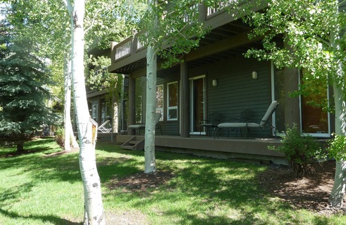 Sun Valley Condo | Spacious Elkhorn Condo Adjacent to the Harker Center Pool and Tennis Courts
