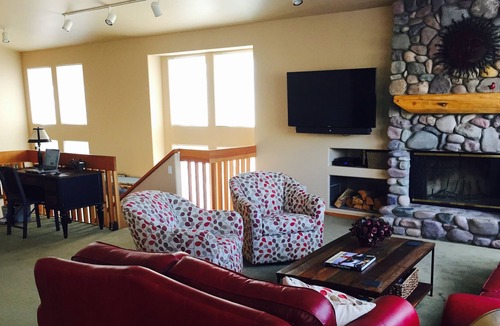 Sun Valley Condo | Spacious Elkhorn Condo Adjacent to the Harker Center Pool and Tennis Courts