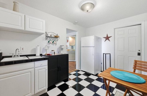 Garden City House | Spacious Foothills Retreat | Sleeps 10 | Horizon Views | Ping Pong | Gym Space | Minutes to Downtown