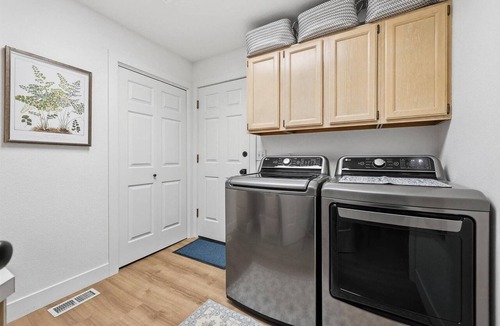 Garden City House | Spacious Foothills Retreat | Sleeps 10 | Horizon Views | Ping Pong | Gym Space | Minutes to Downtown