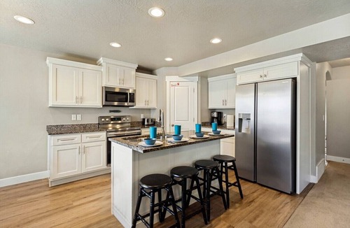 Garden City Villa | Spacious four bedroom townhome close to restaurants, shops, beaches, and the marina