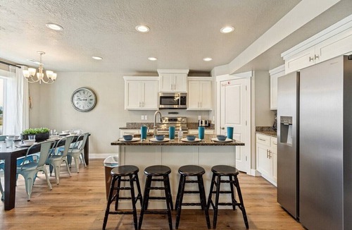 Garden City Villa | Spacious four bedroom townhome close to restaurants, shops, beaches, and the marina