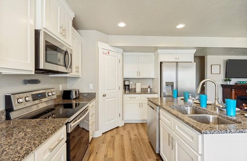 Garden City Villa | Spacious four bedroom townhome close to restaurants, shops, beaches, and the marina