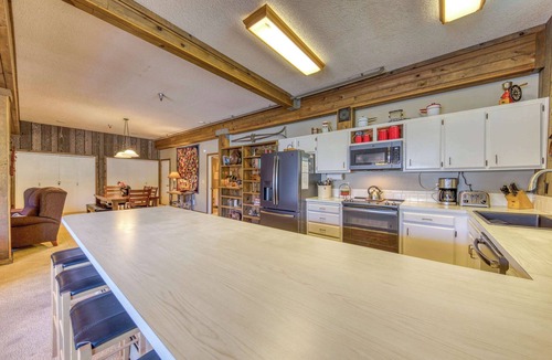 Government Camp Condo | Spacious, historic lodge with game room, pool, & fireplace - close to Skibowl