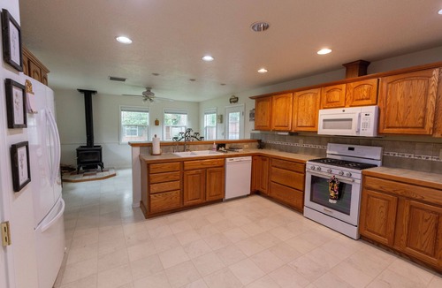Emmett House | Spacious home in the heart of Emmett