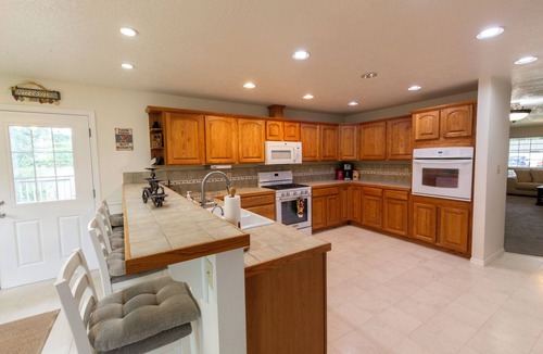 Emmett House | Spacious home in the heart of Emmett