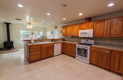 Emmett House | Spacious home in the heart of Emmett