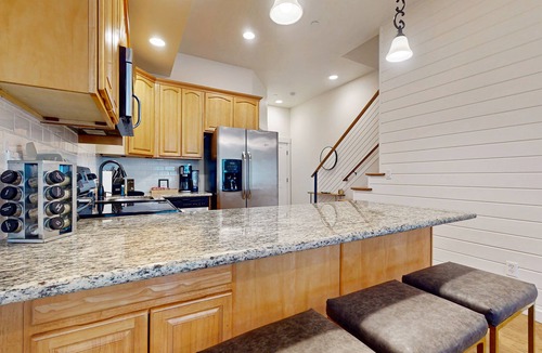 Hilltop House | Spacious & Luxe Condo: Best Mt. Rainier Views, Near Tacoma Convention Center
