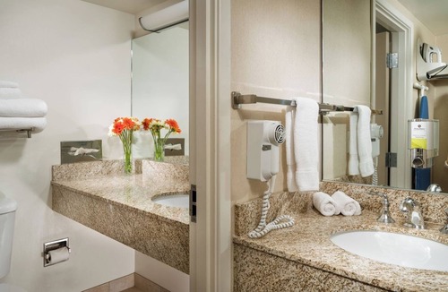 University District Hotel | Spacious Room with Unique Decor – Univ. of Washington Nearby | 2 Rooms