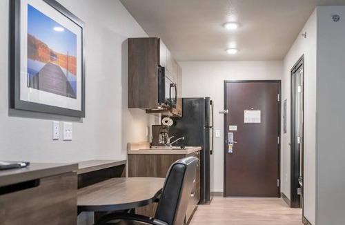 Idaho Falls Hotel | Spacious Room with Kitchen and Amenities Near Mountain America, Pet-Friendly
