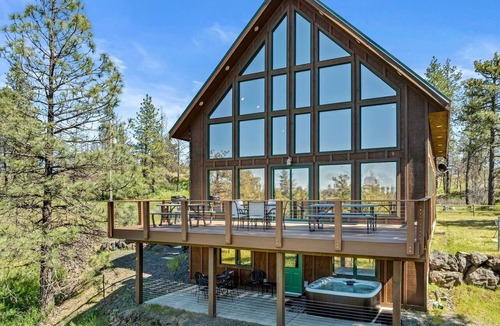 Cheney Cabin | Spacious Rustic Cabin Rental with a Hot Tub in Cheney, Washington